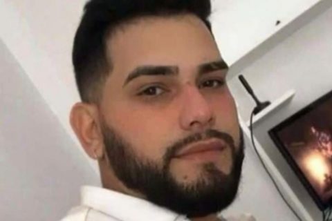 Homem morre ao colidir moto contra palco de carnaval na Zona Norte de Manaus
