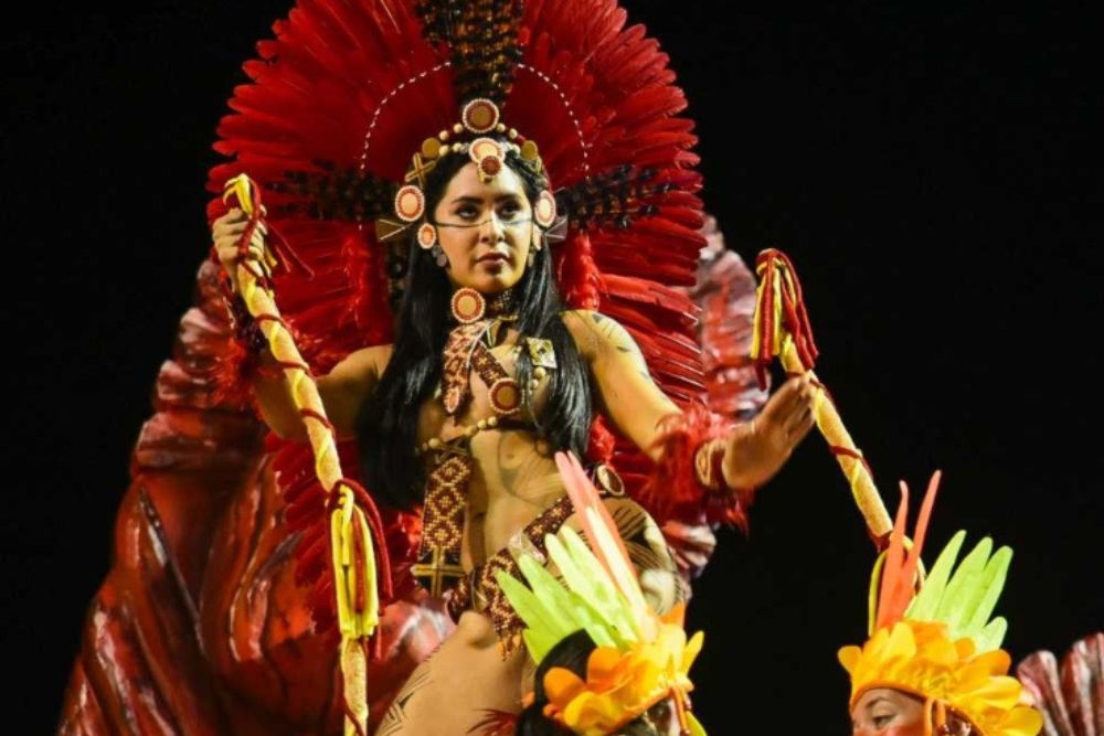 Isabelle Nogueira encanta foliões durante estreia no Carnaval de São Paulo Isabelle Nogueira encanta foliões durante estreia no Carnaval de São Paulo