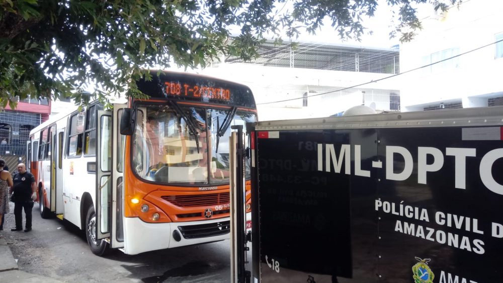 Homem passa mal e morre dentro de ônibus no bairro São Lázaro Homem passa mal e morre dentro de ônibus no bairro São Lázaro
