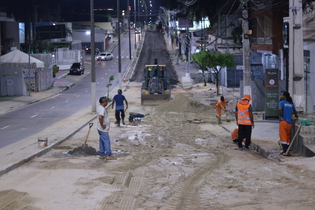Etapa de fresagem vai concluir aplica&ccedil;&atilde;o de asfalto na Avenida Macei&oacute;