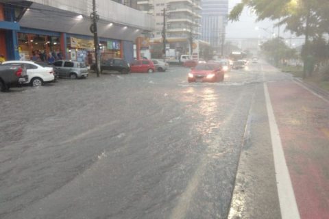 Manaus registra quatro ocorrências durante fortes chuvas nesta segunda-feira (23)