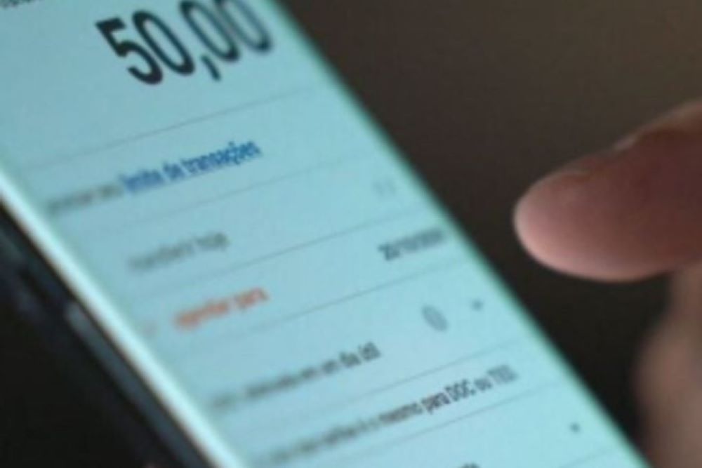 Celular domina operações bancárias e já concentra 75% das transações no Brasil, aponta Febraban Celular domina operações bancárias e já concentra 75% das transações no Brasil, aponta Febraban