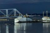 Balsa carregada com petróleo colide com porto flutuante e afunda no rio em Humaitá