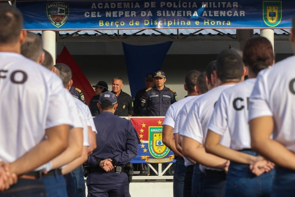 Segunda turma de alunos oficiais combatentes e de saúde dá início ao Curso de Formação na PMAM Segunda turma de alunos oficiais combatentes e de saúde dá início ao Curso de Formação na PMAM