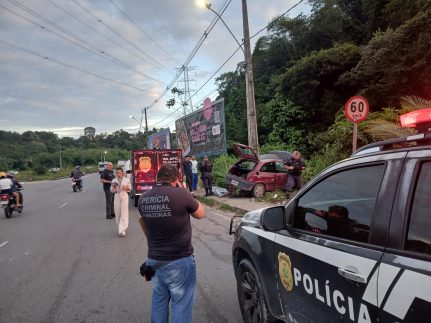 Motorista morre ao colidir contra poste da avenida das Flores