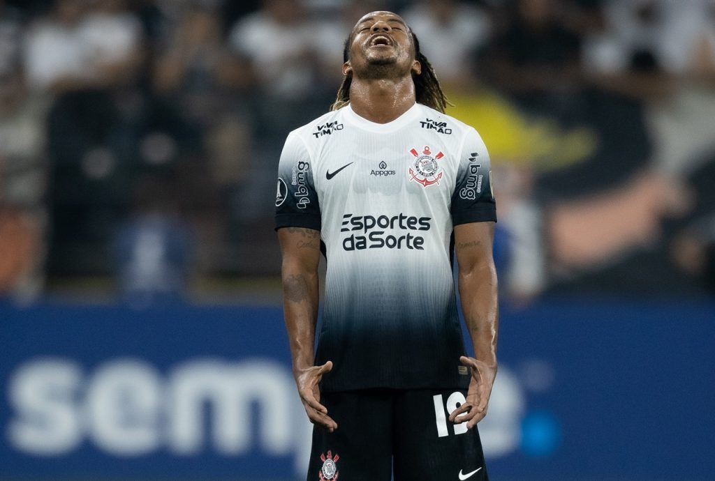 Corinthians n&atilde;o consegue reverter vantagem do Barcelona-EQU e d&aacute; adeus &agrave; Libertadores
