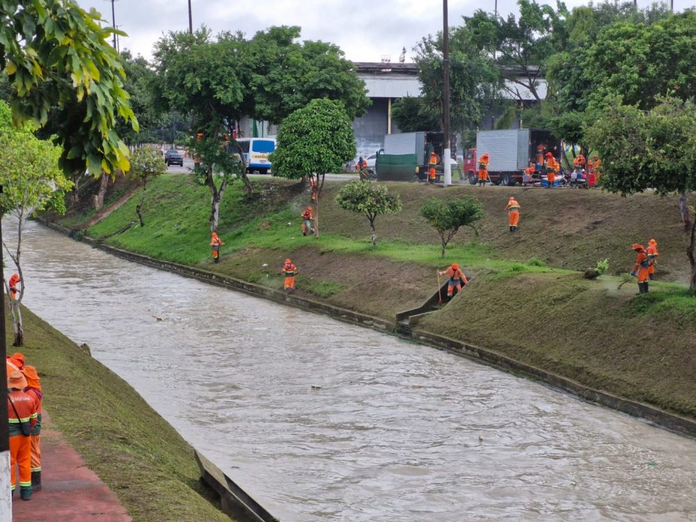 Avenida do Samba recebe ação de limpeza e manutenção do igarapé e áreas esportivas da região Avenida do Samba recebe ação de limpeza e manutenção do igarapé e áreas esportivas da região