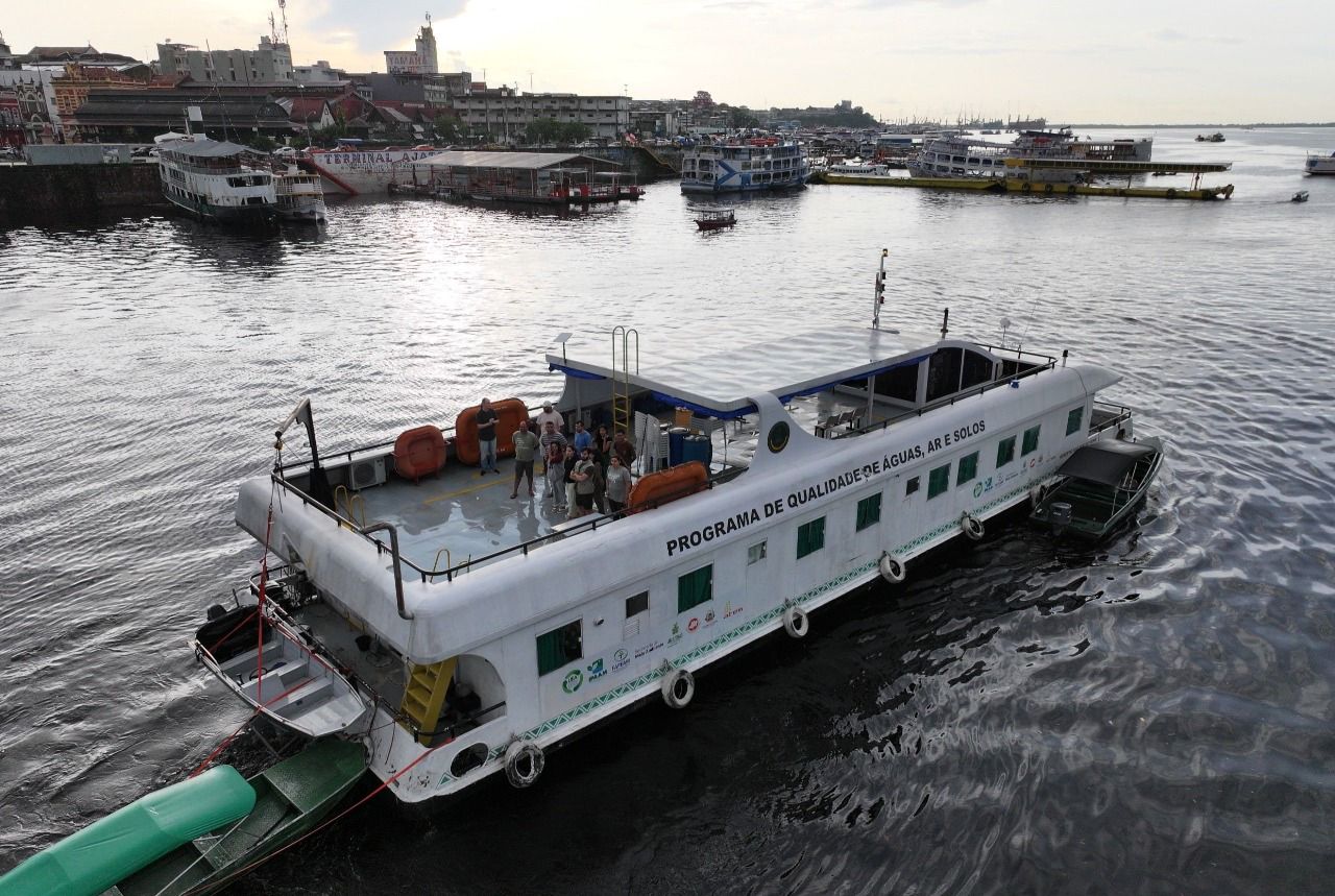 Barco científico parte em nova expedição para avaliar a qualidade das águas dos rios do Amazonas Barco científico parte em nova expedição para avaliar a qualidade das águas dos rios do Amazonas