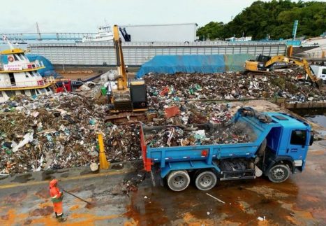 Ecobarreiras contribuem para redução em mais de 50% do volume de lixo retirado do rio Negro