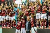 Flamengo é bicampeão carioca após empate sem gols com Fluminense