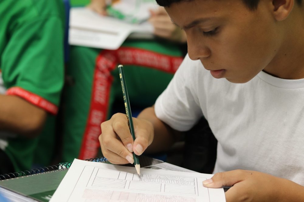 Projeto ‘Aprendendo a Desenhar’ leva educação artística a escolas da zona Norte de Manaus Projeto ‘Aprendendo a Desenhar’ leva educação artística a escolas da zona Norte de Manaus