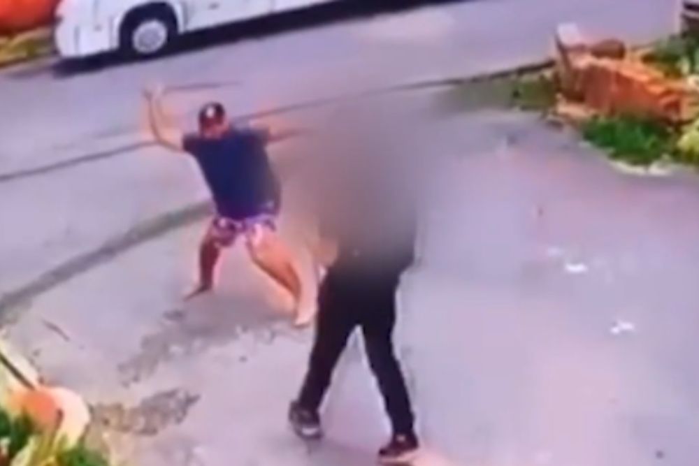 Homem agride estudante com pedaço de madeira no bairro Colônia Terra Nova Homem agride estudante com pedaço de madeira no bairro Colônia Terra Nova