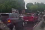 Acidente com quatro carros causa lentidão na avenida Efigênio Salles durante chuva em Manaus