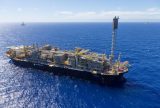 Funcionários da Petrobras entram em greve por tempo indeterminado