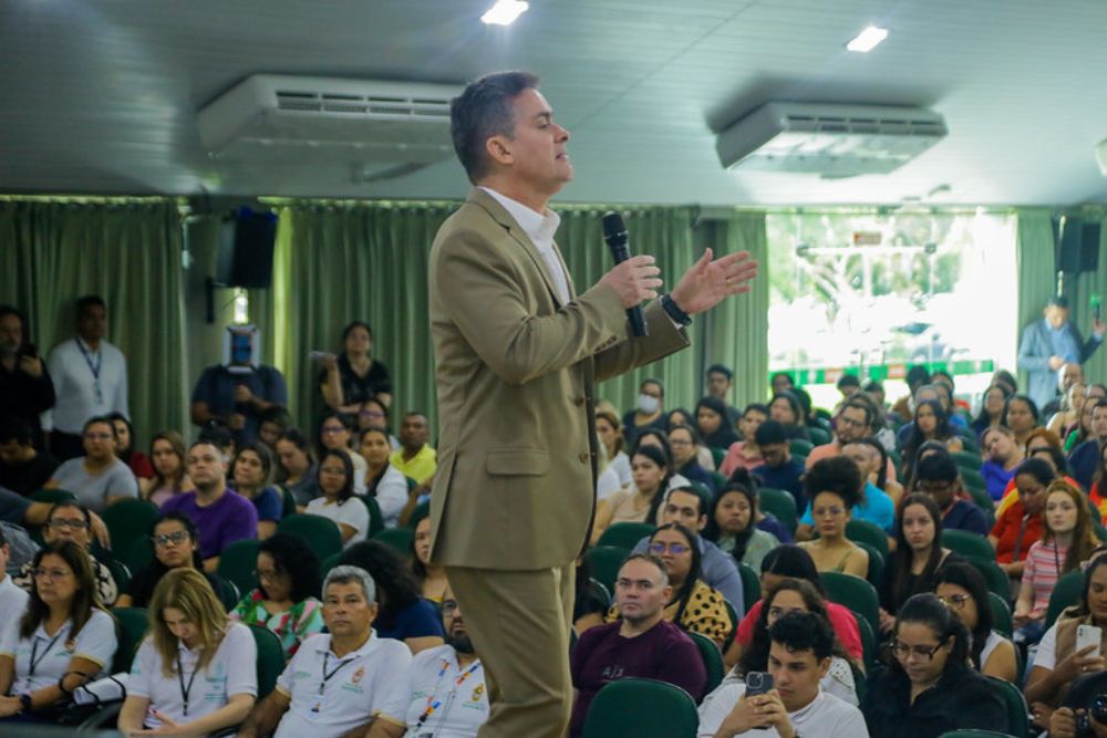 Prefeito David Almeida participa da integra&ccedil;&atilde;o de novos servidores e anuncia amplia&ccedil;&atilde;o da rede de sa&uacute;de em Manaus
