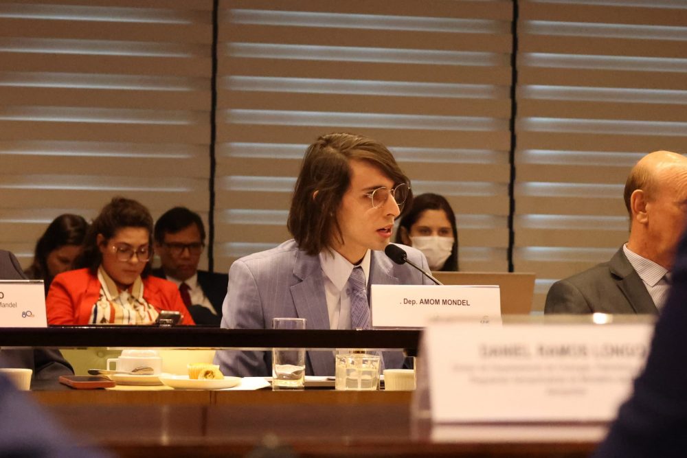 Amom Mandel cobra ações contra abusos de companhias aéreas em debate sobre aviação regional Amom Mandel cobra ações contra abusos de companhias aéreas em debate sobre aviação regional