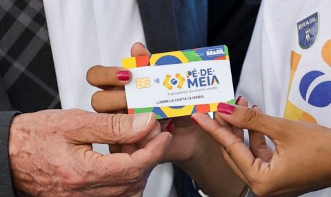 Pé-de-Meia paga R$ 200 a nascidos em julho e agosto nesta quinta-feira (27)