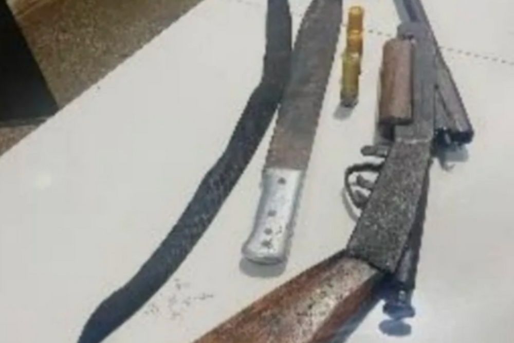 Idoso é preso em Manaquiri após ameaçar moradores com espingarda e facão Idoso é preso em Manaquiri após ameaçar moradores com espingarda e facão