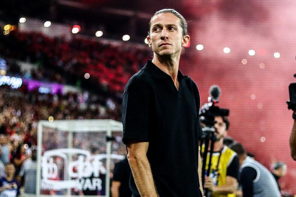 Filipe Lu&iacute;s afasta rumores sobre assumir Sele&ccedil;&atilde;o Brasileira e ressalta foco no Flamengo