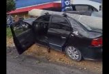 Vídeo: Carro é esmagado por poste em acidente na avenida Torquato Tapajós