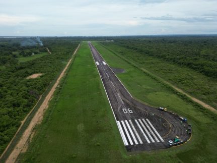 Prefeitura de Parintins mantém obras de recapeamento de 600m da pista do aeroporto