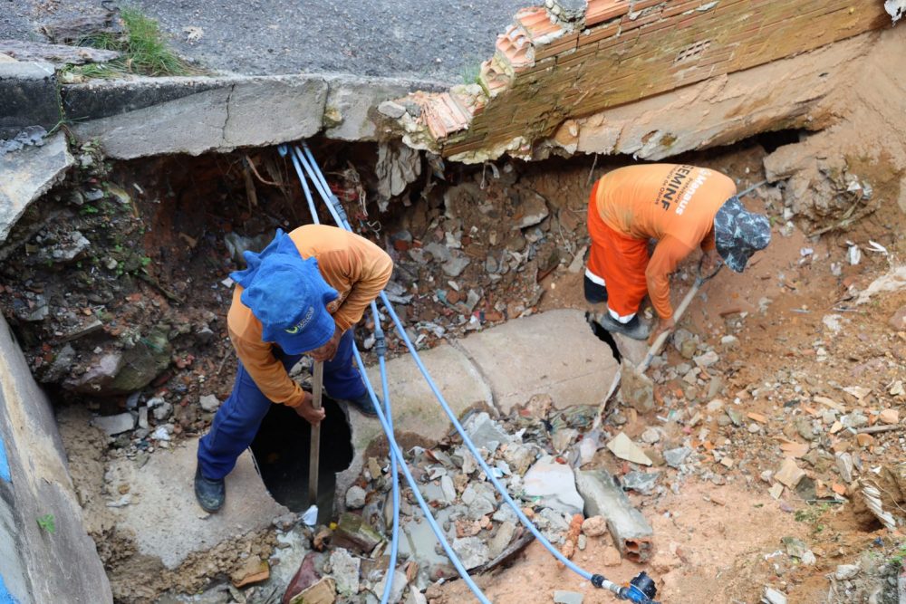 Obra recupera rede de drenagem profunda no bairro Educandos Obra recupera rede de drenagem profunda no bairro Educandos