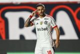 Flamengo derrota o Vitória no Barradão e conquista primeiro triunfo no Brasileirão