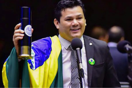 AGU pede investigação de deputado por declarações contra Lula