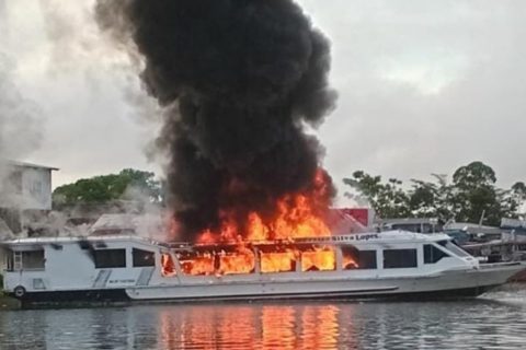 Incêndio destrói embarcação no interior do Amazonas