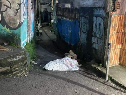 Criminosos executam dois homens em beco no bairro Santo Agostinho