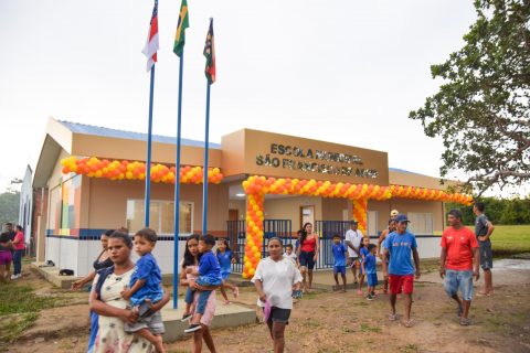 Prefeitura de Parintins entrega escola em alvenaria e climatizada no Varre Vento