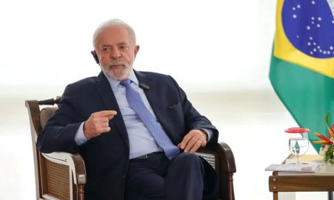 Lula cumprimenta presidente reeleito do Equador
