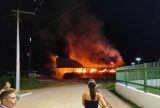 Incêndio atinge olaria em Eirunepé durante a madrugada e mobiliza trabalhadores e equipes de emergência