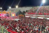 1º Curral do Garantido lota sambódromo durante lançamento de álbum 2025 em Manaus