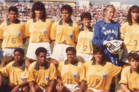 Primeira seleção feminina de futebol do Brasil é tema de documentário