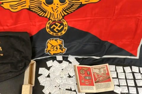 Homem de 70 anos é preso por comercializar símbolos nazistas