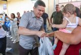 Prefeito David Almeida entrega 120 toneladas de pescado e beneficia 45 mil famílias na Semana Santa