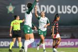 Palmeiras goleia Flamengo para liderar o Brasileirão feminino