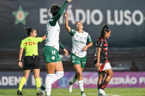 Palmeiras goleia Flamengo para liderar o Brasileirão feminino