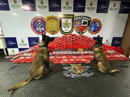Base Arpão: Polícia prende grupo criminoso com 550 kg de cocaína em balsas no interior do Amazonas
