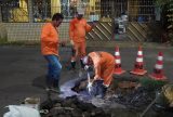 Seminf fecha cratera e recupera rede de drenagem no bairro Parque 10
