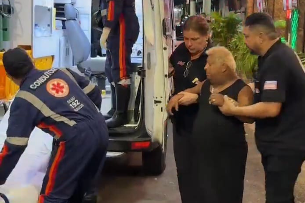 Patixa Teló é atendida pelo Samu após passar mal em bar de Manaus