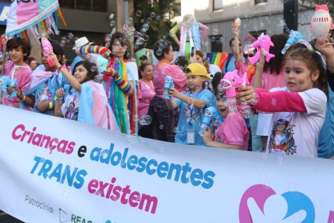 CFM é criticado por entidades médicas após barrar tratamento a jovens trans