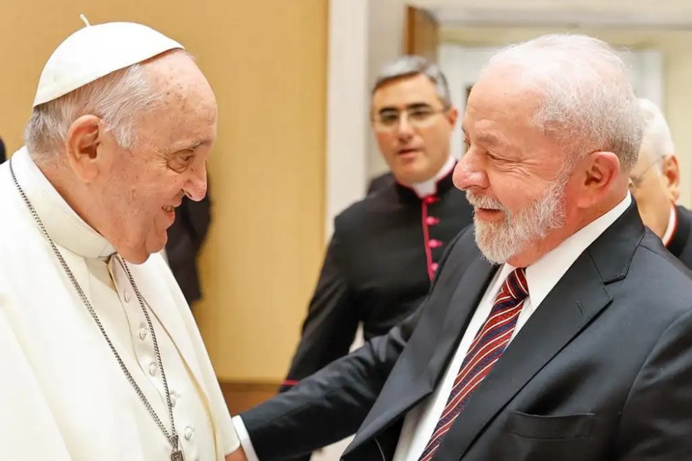 Lula homenageia Papa Francisco e confirma ida a funeral em Roma Lula homenageia Papa Francisco e confirma ida a funeral em Roma