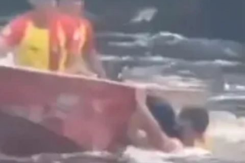 Mulher é resgatada por bombeiros após ser arrastada por correnteza na cachoeira do Urubuí