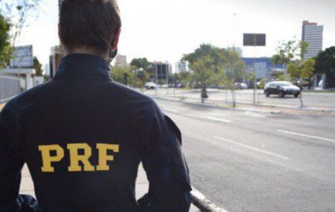 PRF prende passageiro com 2 kg de cocaína em ônibus no Amazonas