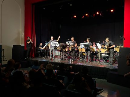 Amazonas Band homenageia clássicos do jazz e encanta público no Teatro da Instalação