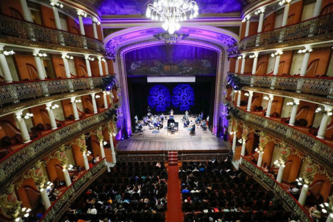 Teatro Amazonas vive noite de inclusão com a Ópera no Mundo Azul