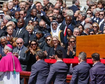 No Vaticano, Lula diz que papa fez história ao combater desigualdades