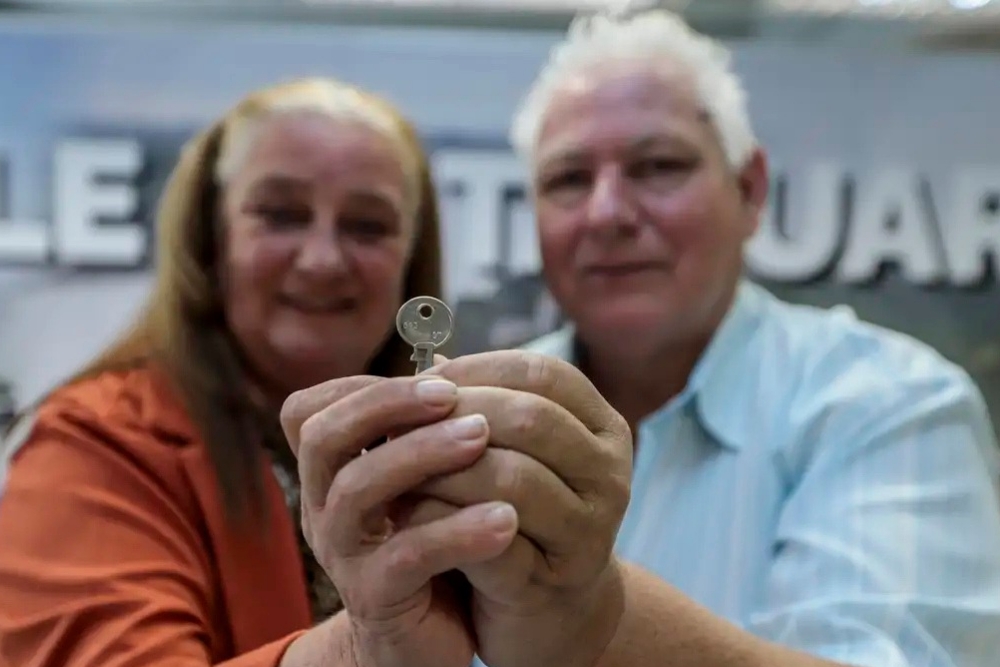 Famílias desabrigadas pelas enchentes no RS recebem novas moradias Famílias desabrigadas pelas enchentes no RS recebem novas moradias